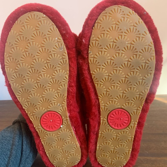 EUC Ugg Red Slides - Picture 4 of 5